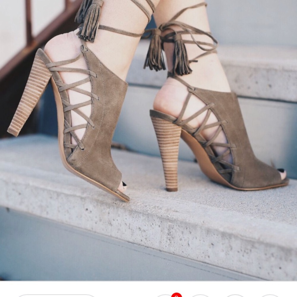 Banana Republic green peep toe pumps